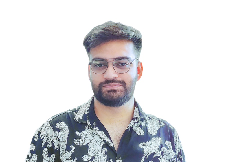 SEO expert wearing glasses. His name is Hamza Majeed and he is the best SEO expert from Pakistan.